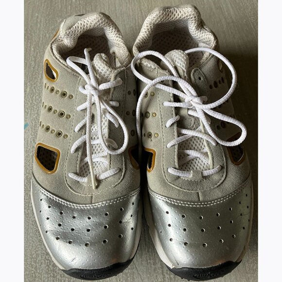 Womens ADIDAS Golf Shoes Size 7 Silver and White with Mesh and Cut Outs - Picture 1 of 8